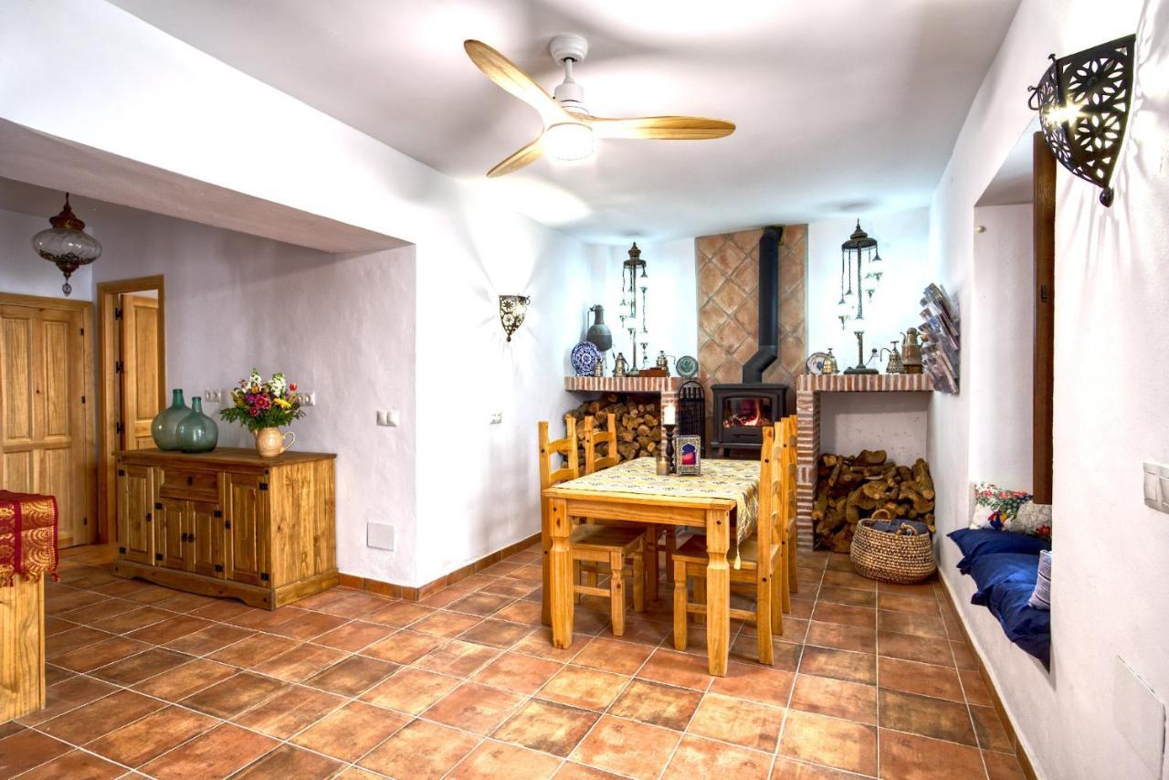 Bed and Breakfast La Vieja Botica Canillas de Aceituno Exterior foto